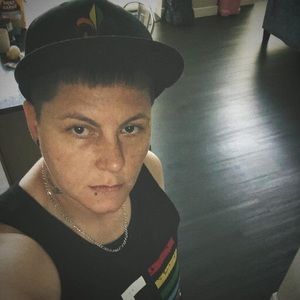 Meet your Posher, Iyam